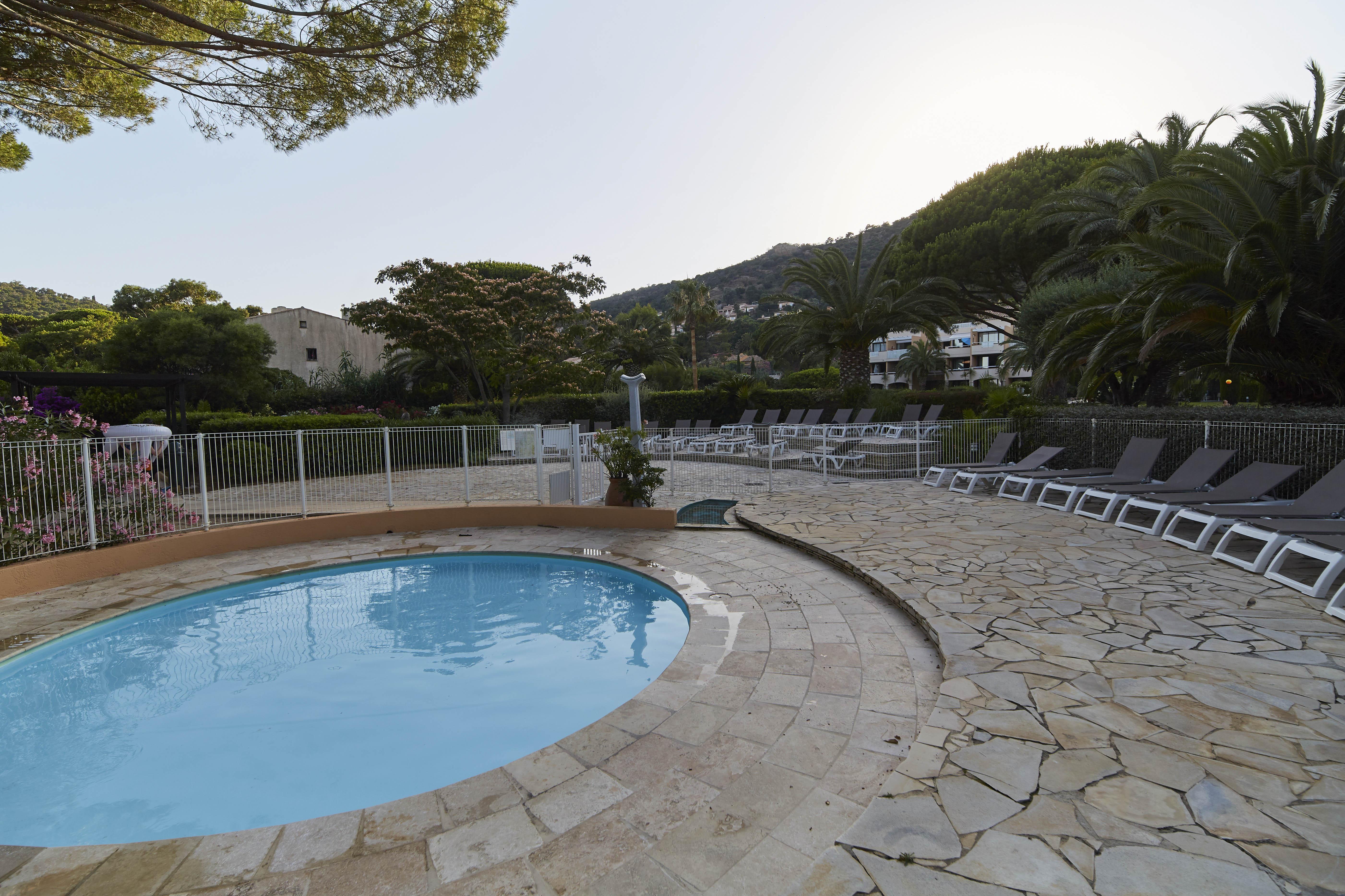 Residence Pierre & Vacances L'Anse De Pramousquier Le Lavandou Eksteriør billede